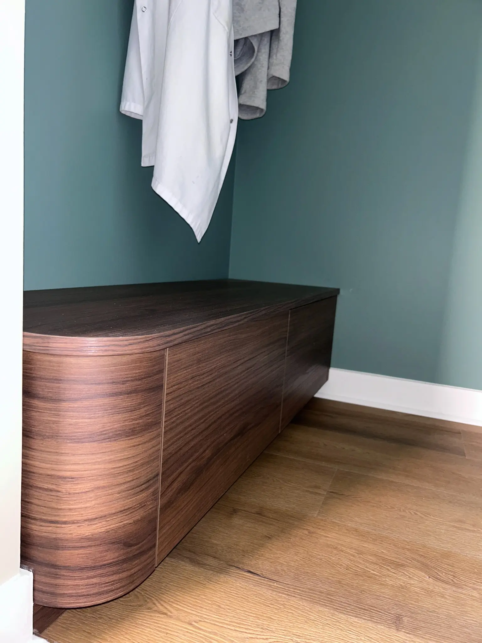 banc-vestiaire-bois-angle-arrondi-renovmoi