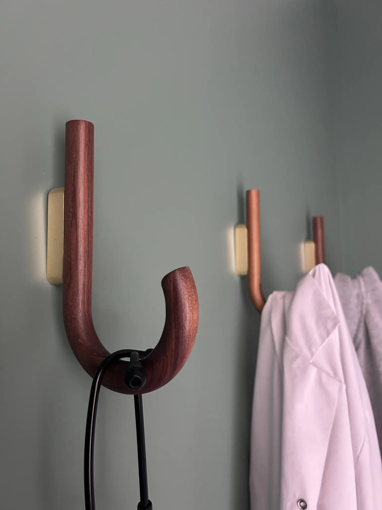 pateres-bois-vestiaire-cabinet-medical-renovmoi